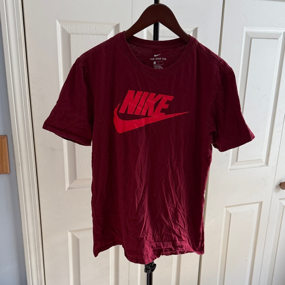 Nike Men's Red T-Shirt